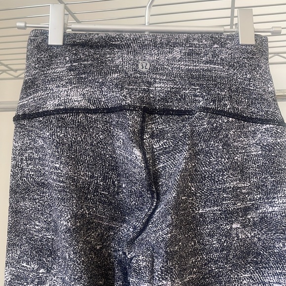 Lululemon legging - Picture 2 of 6